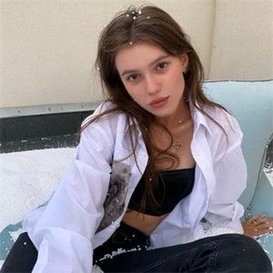 Meet your Posher, Leslie